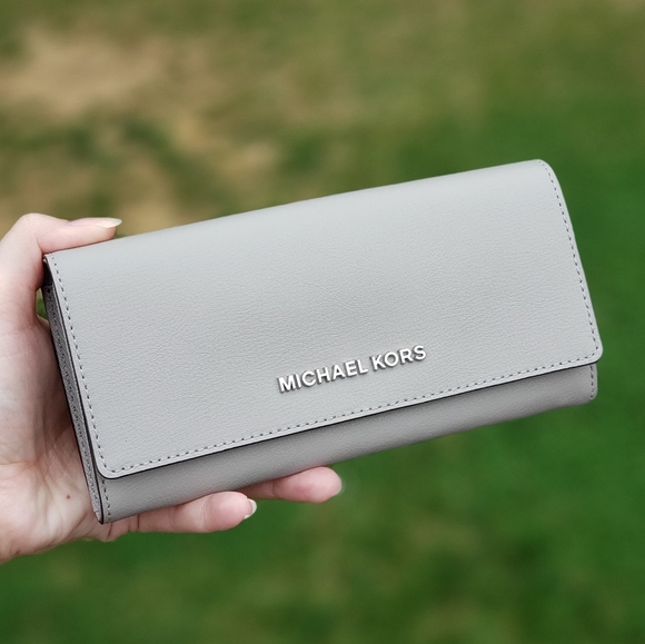 Michael Kors Handbags - ⚠️LAST 1⚠️Michael Kors Jet Set Carryall LG Wallet
